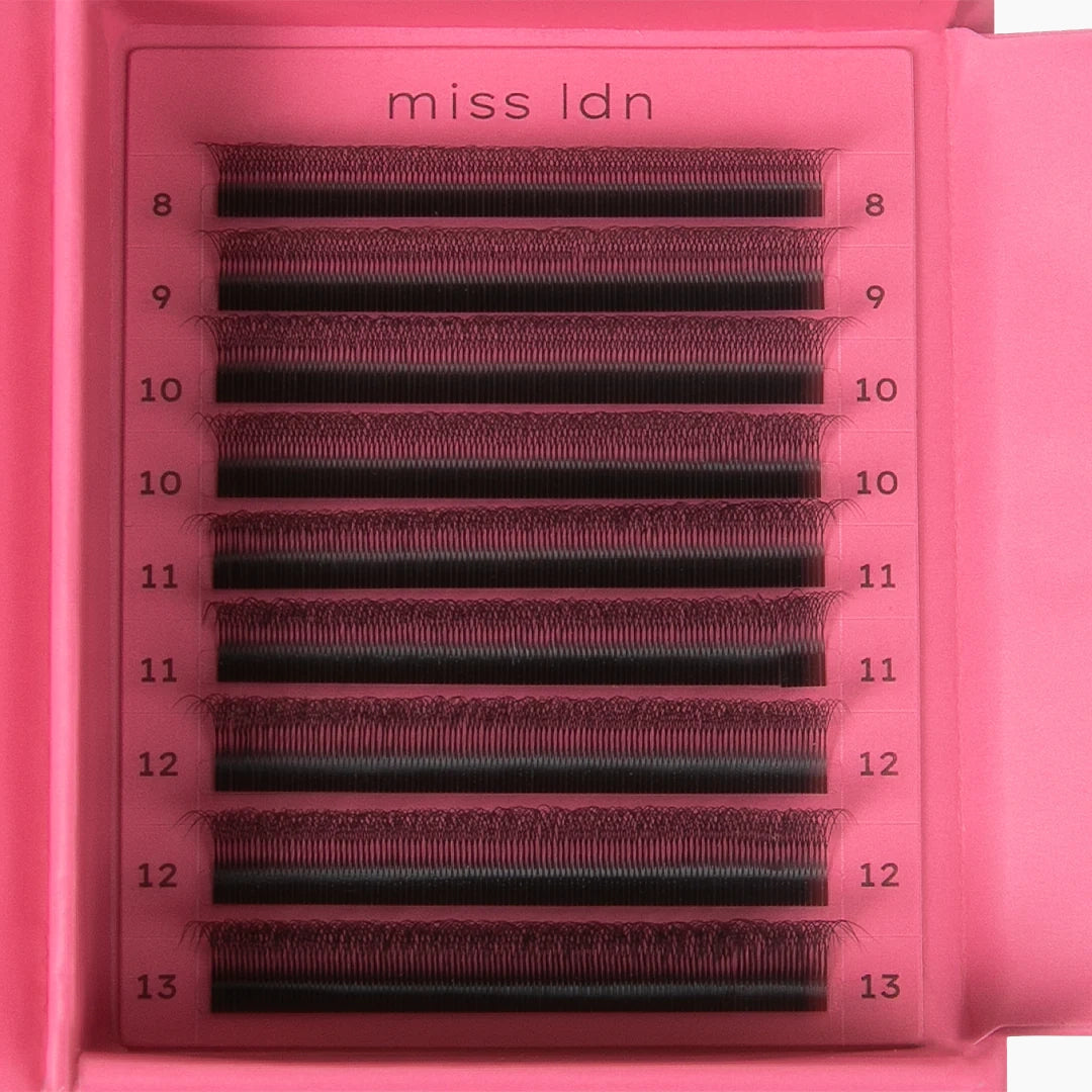 Close up of the Candyy 4DW lash extension tray 